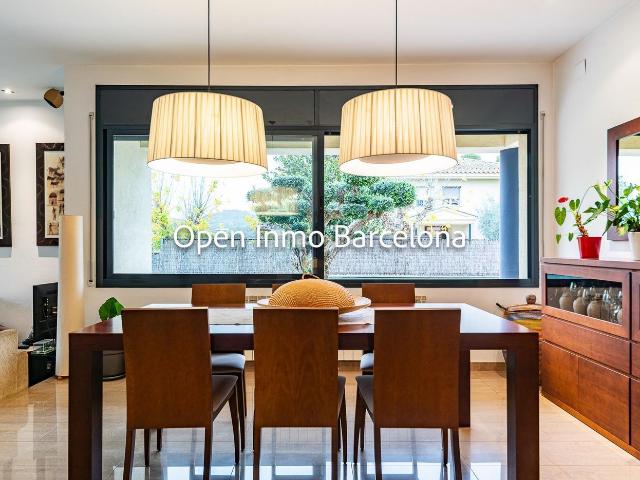 Casa en venta en Olèrdola. Impresionante casa de diseño con piscina a 5 minutos de Vilafranca del Penedès. Casas.