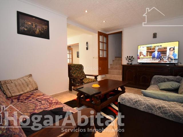 Casa en venta en Oliva, Oliva Pueblo. AMPLIA CASA CON BARBACOA, TRASTERO, PISCINA Y JARDÍN. Casas.