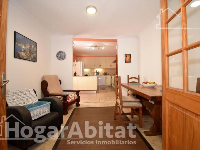 Casa en venta en Oliva, Oliva Pueblo. AMPLIA CASA CON BARBACOA, TRASTERO, PISCINA Y JARDÍN. Casas.