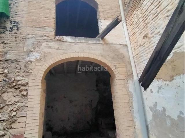 Casa en venta en Oliva, Oliva Pueblo. Casa de pueblo bien situada con patio a reformar. Casas.