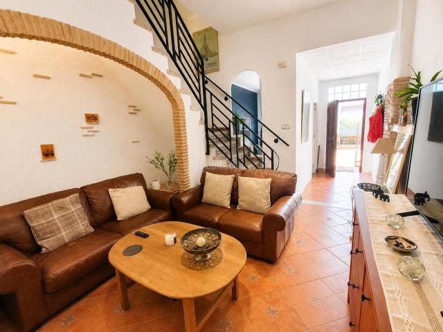 Casa en venta en Oliva, Oliva Pueblo. Casa de pueblo reformada. Casas.