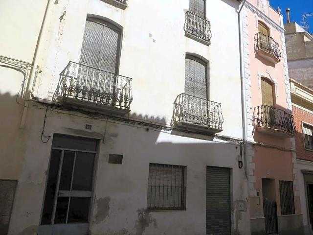 Casa en venta en Oliva, Oliva Pueblo. Gran casa al lado del ayuntamiento. Casas.