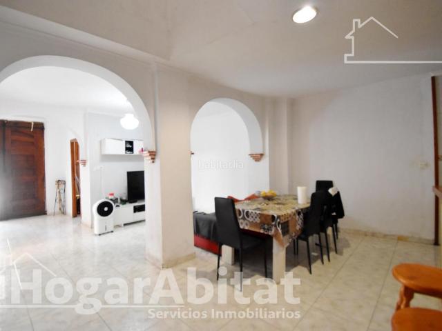 Casa en venta en Oliva, Oliva Pueblo. ESPACIOSA CASA CON TERRAZA EN EL HISTÓRICO CASCO ANTIGUO. Casas.