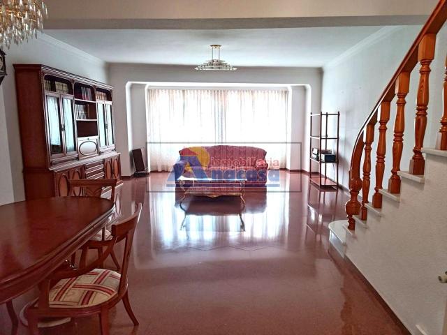 Casa en venta en Oliva, Oliva Pueblo. Gran casa de pueblo con garaje y patio en Oliva. Casas.