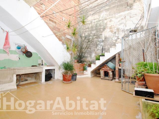 Casa en venta en Oliva, Oliva Pueblo. OPORTUNIDAD! AMPLIA CASA CON TERRAZA CERCA DE LA CTRA DE DENIA. Casas.