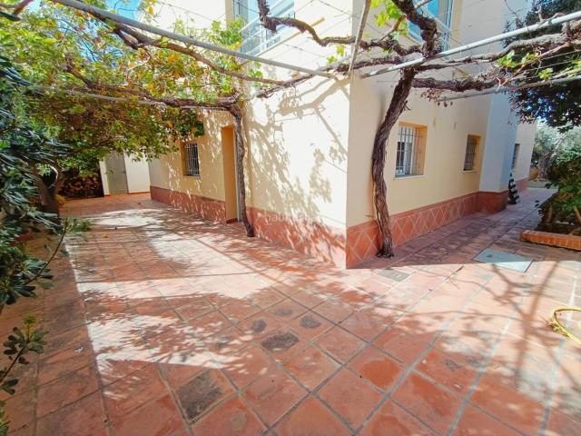 Casa en venta en Oliva, Oliva Playa. Se vende precioso chalet en Oliva a un paso de la playa de arena fina. Casas.