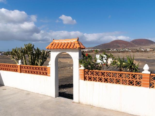 Casa en venta en Oliva La, Lajares. CHALET EN LAJARES. Casas Oliva.