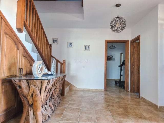 Casa en venta en Oliva La, Lajares. Villa privada con piscina en Lajares Parcela de 1.000m Estilo de vida tranquilo y exclusivo. Casas Oliva.