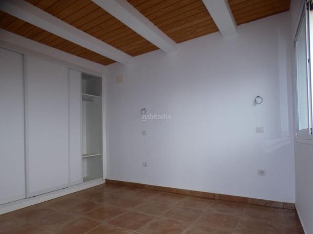 Casa en venta en Oliva La, Villaverde. Encantadora vivienda con amplia parcela en Villaverde. Casas Oliva.