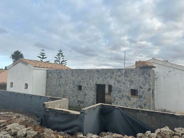 Casa en venta en Oliva La, Villaverde. Oportunidad villa con licencia y proyecto en Villaverde, La Oliva. Casas Oliva.