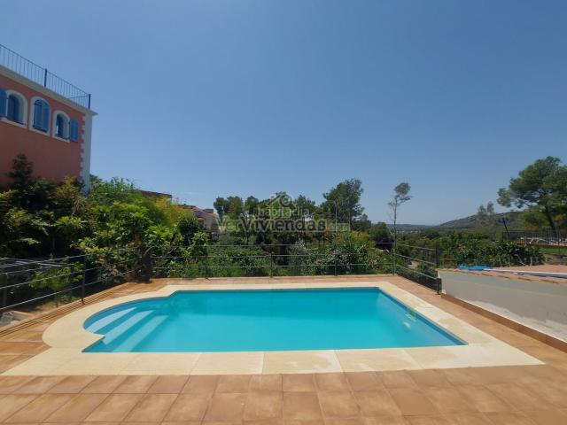Casa en venta en Olivella. Casa con piscina y licencia turística. Casas.