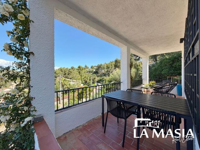 Casa en venta en Olivella. Casa reformada con licencia turística en Mas Mestre, Olivella. Casas.