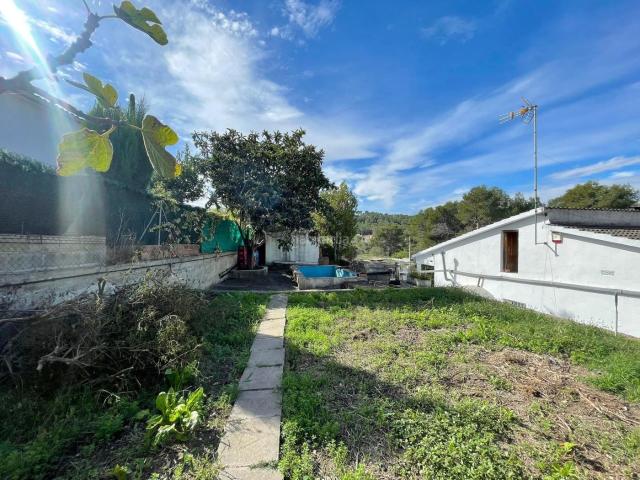 Casa en venta en Olivella. Chalet en parcela plana. Casas.