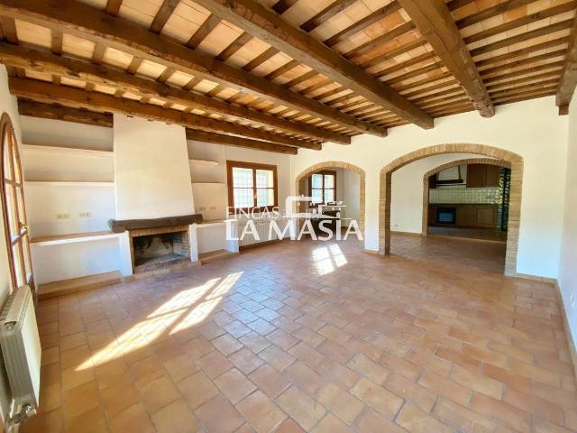 Casa en venta en Olivella. Espectacular chalet de estilo rústico en venta en Mas Mestre, Olivella. Casas.
