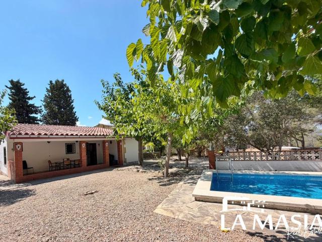 Casa en venta en Olivella. Preciosa casa independiente con piscina y vistas en Las Colinas, Olivella. Casas.