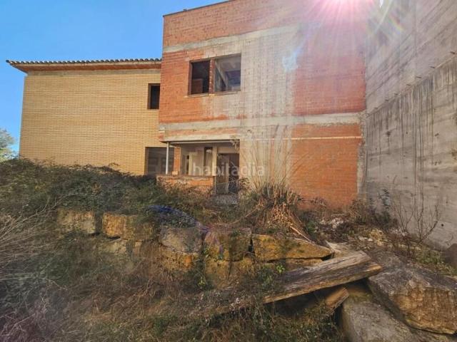 Casa en venta en Olivella. Casa en construcción paralizada en Olivella. Casas.
