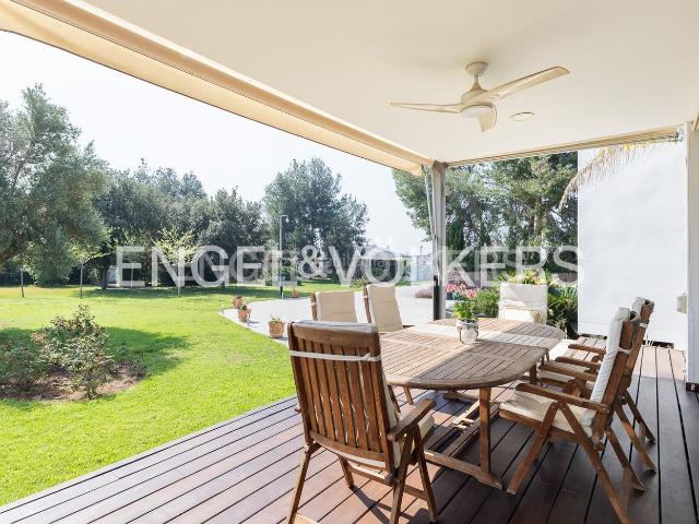 Casa en venta en Olocau. Casa fantástica con jardín de 4.000 m2 y piscina. Casas.