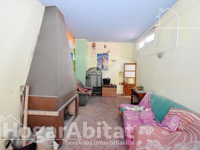Casa en venta en Onda. CASA MUY AMPLIA PARA REFORMAR, CON TERRAZA Y TRASTERO. Casas.