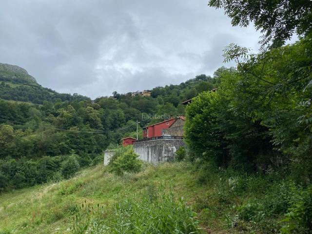 Casa en venta en Onís. CONJUNTO FORMADO POR 2 APARTAMENTOS TURÍSTICOS, 2 CUADRAS Y FINCA DE 1.800 M2. Casas.