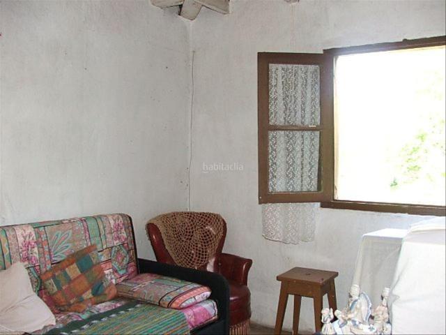 Casa en venta en Onís. VENTA DE CONJUNTO FORMADO POR VIVIENDA, CUADRA, CASETA DE APEROS Y TERRENO EN PUEBLO CON SERVICIOS. Casas.