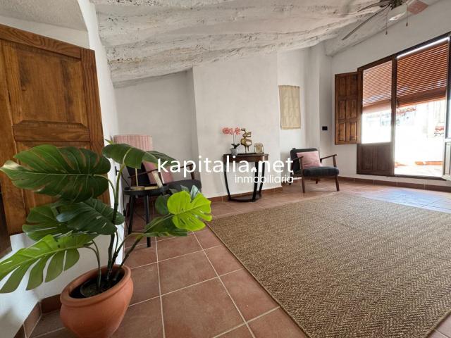 Casa en venta en Ontinyent, Centro. Casa de tres plantas a la venta en Ontinyent. Casas.