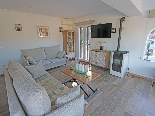 Casa en venta en Orba. Chalet con piscina a la venta en Orba. Casas.