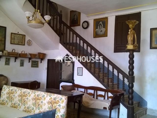Casa en venta en Orihuela, Orihuela Ciudad. Única e Irrepetible Finca Estratégica de 12.441 m en la Falda de la Sierra de Orihuela. Casas.