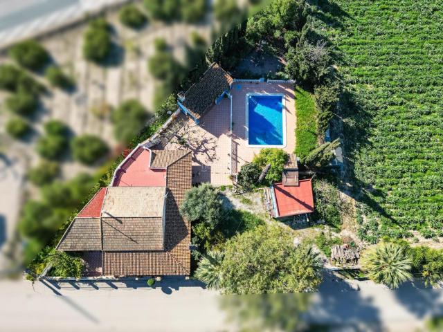Casa en venta en Orihuela, Orihuela Ciudad. CASA CON PISCINA a 5 MINUTOS del CENTRO de ORIHUELA. Casas.