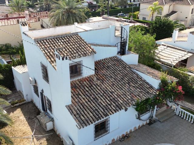 Casa en venta en Orihuela, Cabo Roig. te presentamos esta villa original de estilo mediterraneo en una de las zonas mas demandadas de la costa blanca sur y orihuela cos. Casas.