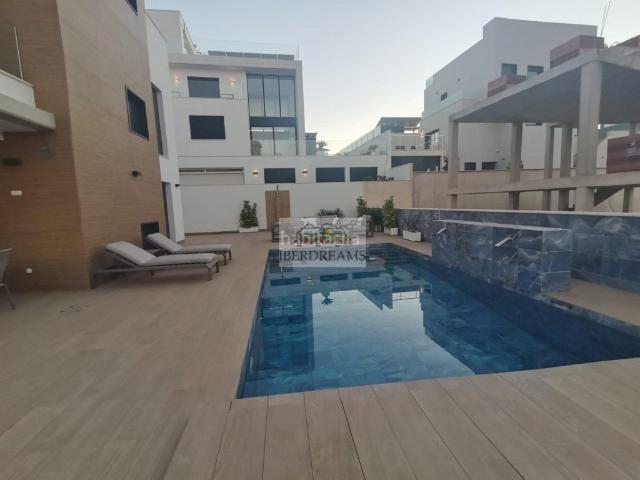 Casa en venta en Orihuela, Campoamor. Villa De Lujo en ALICANTE. Casas.