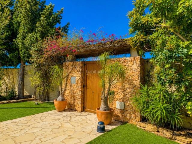 Casa en venta en Orihuela, Campoamor. VILLA DE LUJO EN VENTA EN CAMPOAMORDescubre esta espectacular villa en Campoamor, una propiedad excepcional que destaca por su amp. Casas.