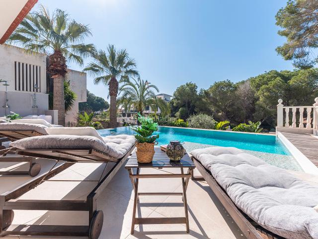 Casa en venta en Orihuela, Campoamor. Villa Hummeluhr Residencia completamente renovada cerca del mar. Casas.