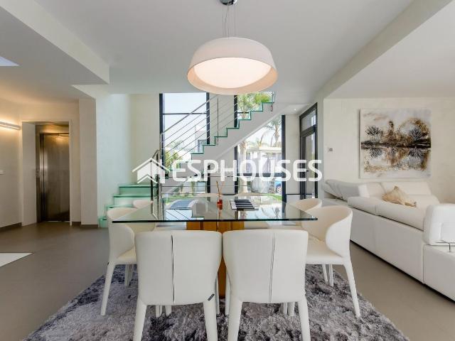 Casa en venta en Orihuela, Campoamor. Villa independiente de obra nueva con piscina privada en Dehesa de Campoamor. Casas.