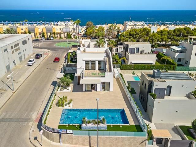 Casa en venta en Orihuela, Campoamor. Casas.