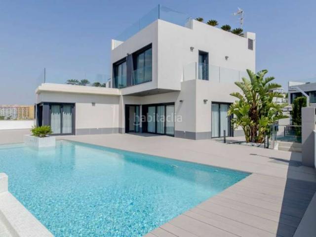 Casa en venta en Orihuela, Campoamor. Casas.