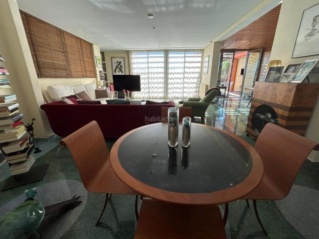 Casa en venta en Orihuela, Campoamor. Sumérjase en la exclusividad de este chalet independiente situado en una de las áreas más privilegiadas de Dehesa de Campoamor, do. Casas.