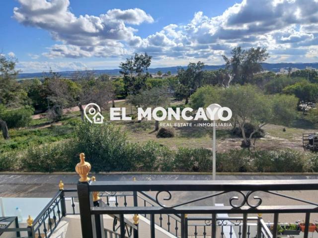 Casa en venta en Orihuela, Desamparados Hurchillo Torremendo. Fantástico bungalow planta alta con piscina comunitaria y vistas despejadas en Vistabella, Los Montesinos, Costa Blanca. Casas.