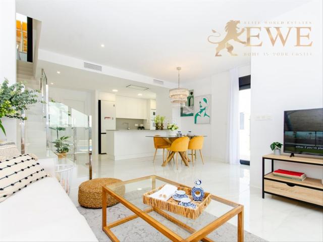 Casa en venta en Orihuela, Desamparados Hurchillo Torremendo. Moderna villa con piscina en Vistabella. Casas.