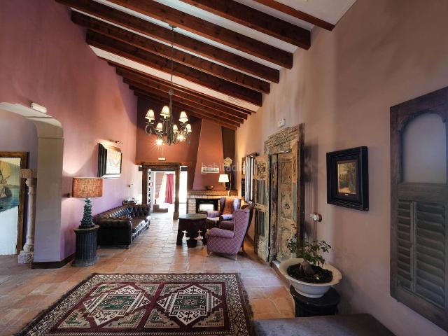Casa en venta en Orihuela, Desamparados Hurchillo Torremendo. Oportunidad de vivir en un lugar uacutenico y con posibilidad de tener tu propio negocio.Frente al embalse de la Pedrera, les ofre.