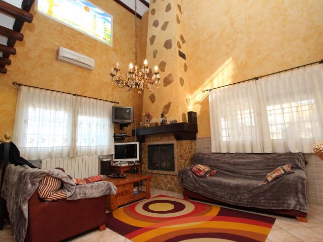 Casa en venta en Orihuela, La Murada Los Vicentes. Impresionante finca con maacutes de 80.000m2 de terreno con rentables huertos frutales e increiacutebles vistas ubicada cerca de. Casas.