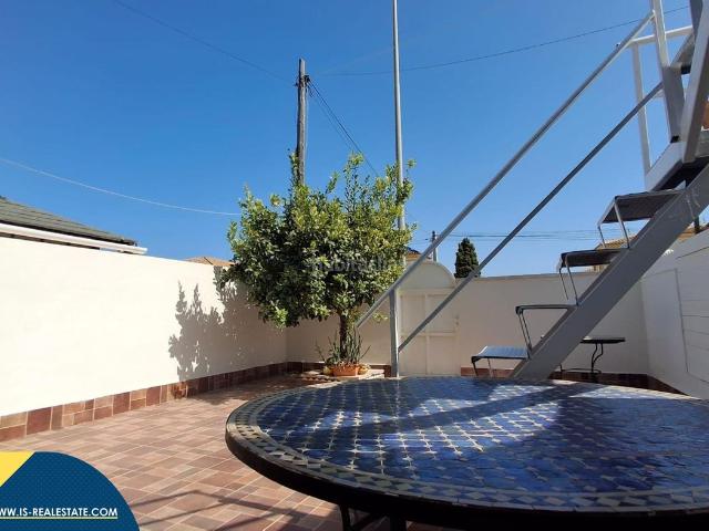 Casa en venta en Orihuela, La Florida. Casa reformada con terraza, en la provincia de Alicante, en Orihuela Costa. 3 habitaciones 63 m² A 1,5 kilómetros del mar. Casas.