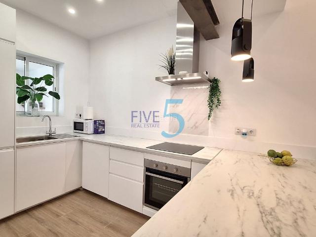 Casa en venta en Orihuela, La Florida. Adosado totalmente reformado en Playa Flamenca, Orihuela Costa. Cuenta con 85 m, 2 dormitorios espacio polivalente oficina, talle. Casas.