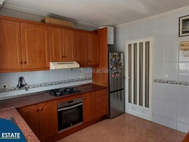 Casa en venta en Orihuela, La Florida. Bungalow con piscina comunitaria en la provincia de Alicante, en la localidad de Orihuela Costa. 3 habitaciones 80 m² 2,4 kiló. Casas.