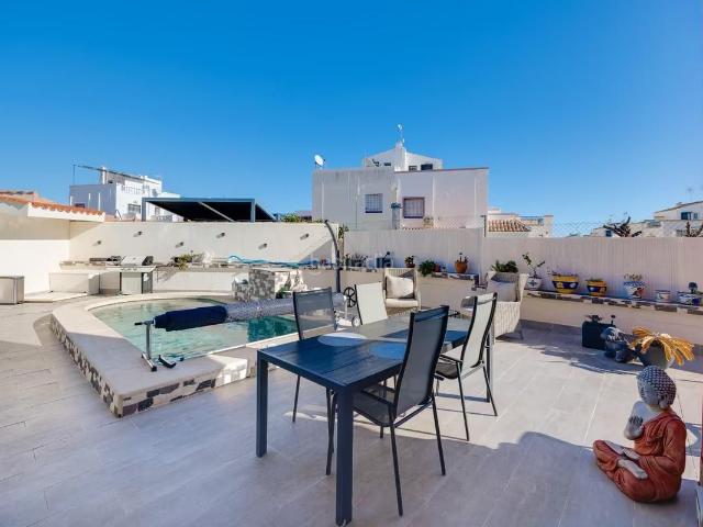 Casa en venta en Orihuela, La Florida. Bungalow en venta La Florida Piscina privada Orihuela Costa. Casas.