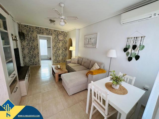 Casa en venta en Orihuela, La Florida. Bungalow reformado con piscina comunitaria, en la provincia de Alicante, en Orihuela Costa. 2 habitaciones 80 m² A 3,1 km del. Casas.