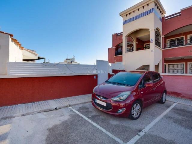 Casa en venta en Orihuela, La Florida. Este bungalow en La Florida, Orihuela Costa, con piscina privada y jardín de 150 m ofrece una oportunidad única para quienes busca. Casas.