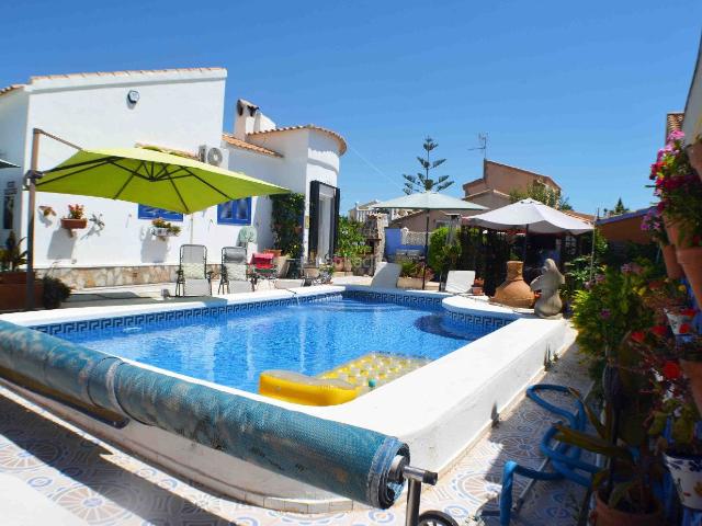 Casa en venta en Orihuela, La Florida. La florida calle sagitario. Casas.