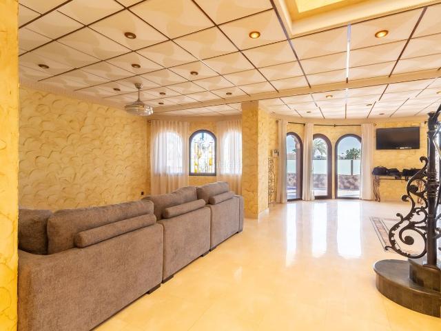 Casa en venta en Orihuela, La Zenia. Casas.