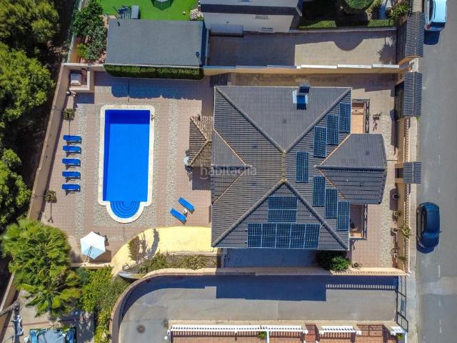 Casa en venta en Orihuela, La Zenia. Exclusiva Villa con Piscina Privada en Orihuela Costa. Casas.