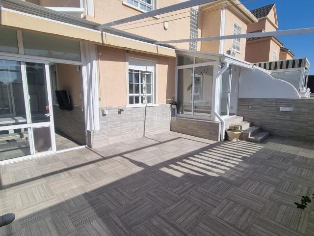 Casa en venta en Orihuela, La Zenia. Tu rincón de sol, calma y vida mediterránea. Casas.